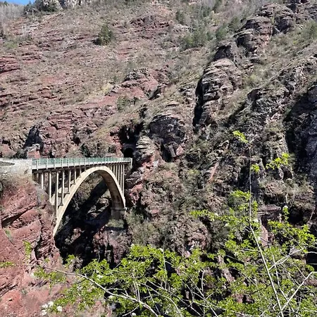 De La Mairie Des Gorges De *